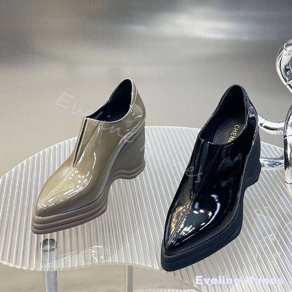 Patent Leather V Cut Pointed T - Street Fashion Y2K ulasan dan harga